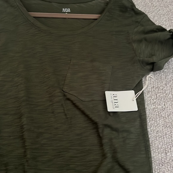 Women’s Tee Size M NWT - Picture 3 of 6